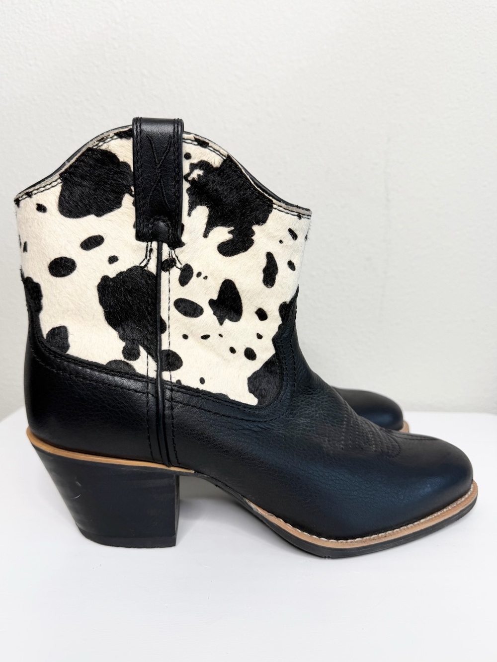 Twisted X Black Leather & White Cowhide Western Cowboy Ankle Boots Size 8.5